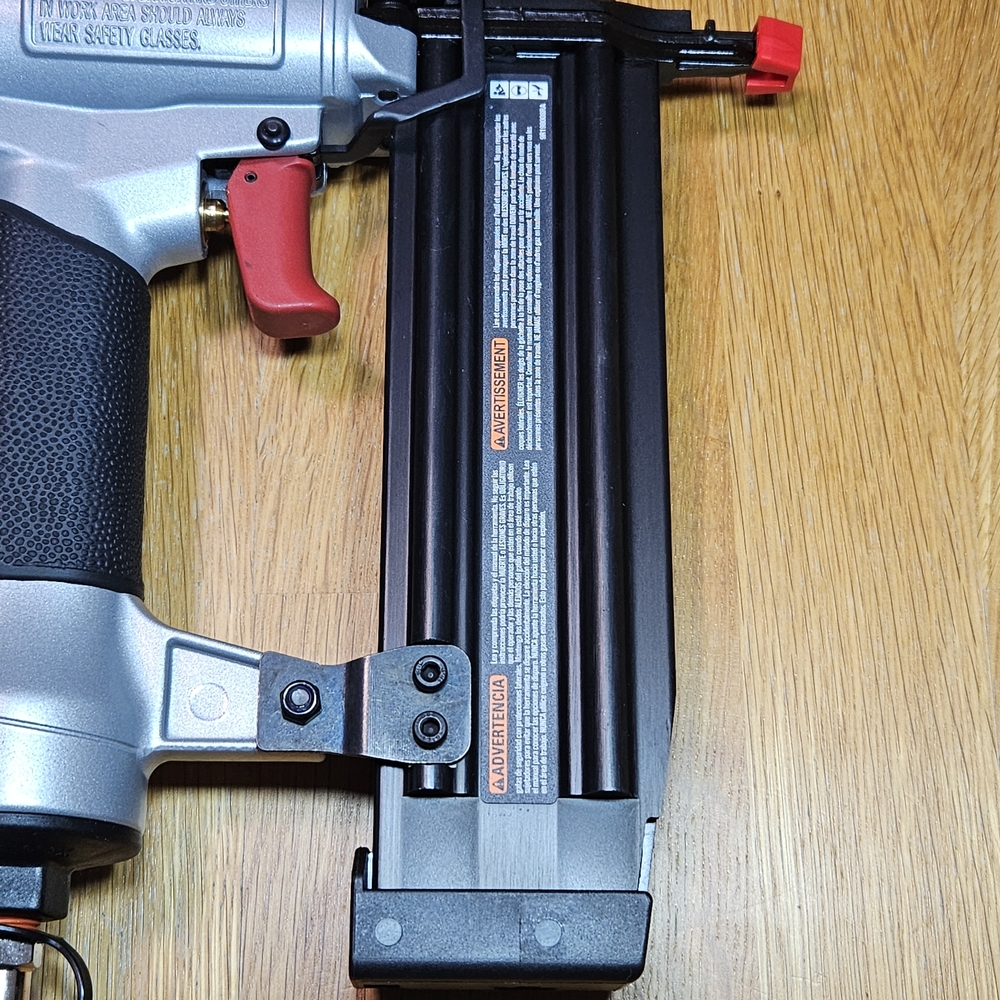 Porter Cable 18 GA Pneumatic Brad Nailer - BN200SB - Picture 11 of 14